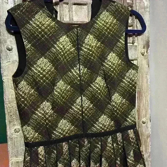 Beautiful never worn Marc Jacobs  dress size 4. 100 percent wool silk lining - Picture 2 of 4